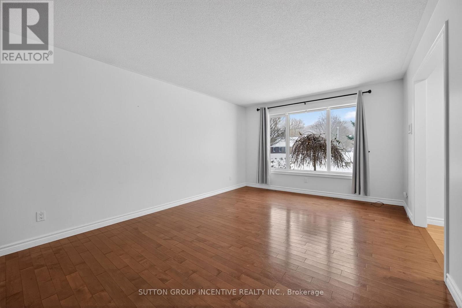 36 Nicholson Crescent, Springwater, ON - Indoor Photo Showing Other Room