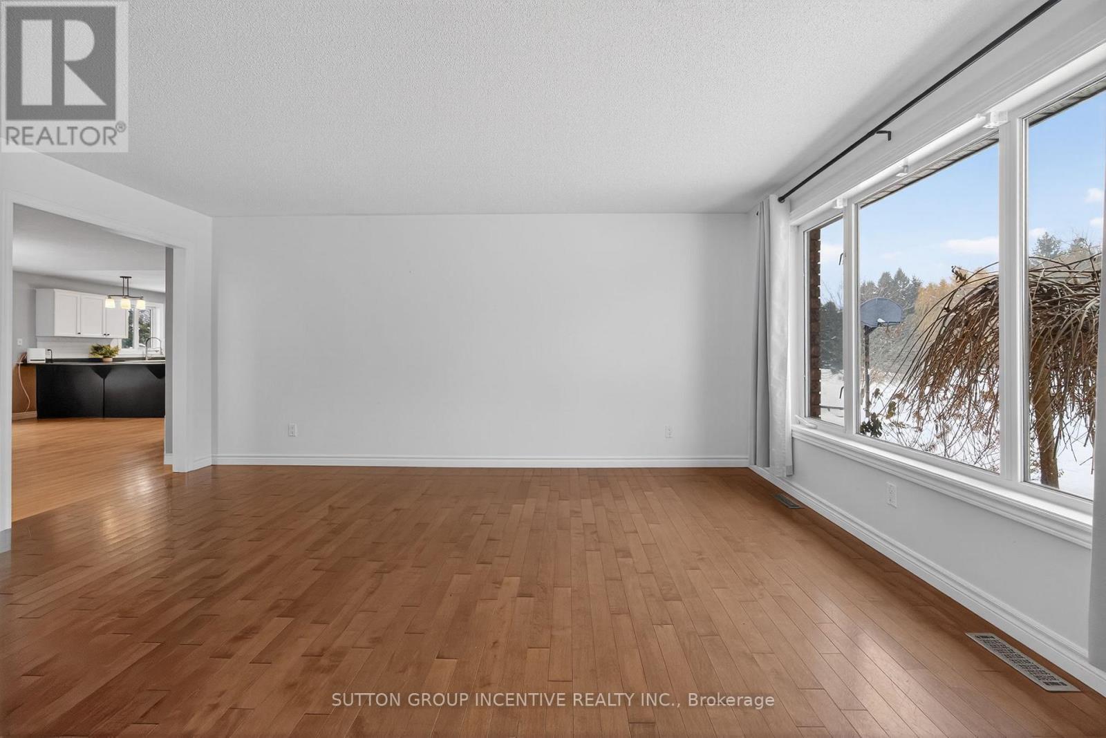 36 Nicholson Crescent, Springwater, ON - Indoor Photo Showing Other Room