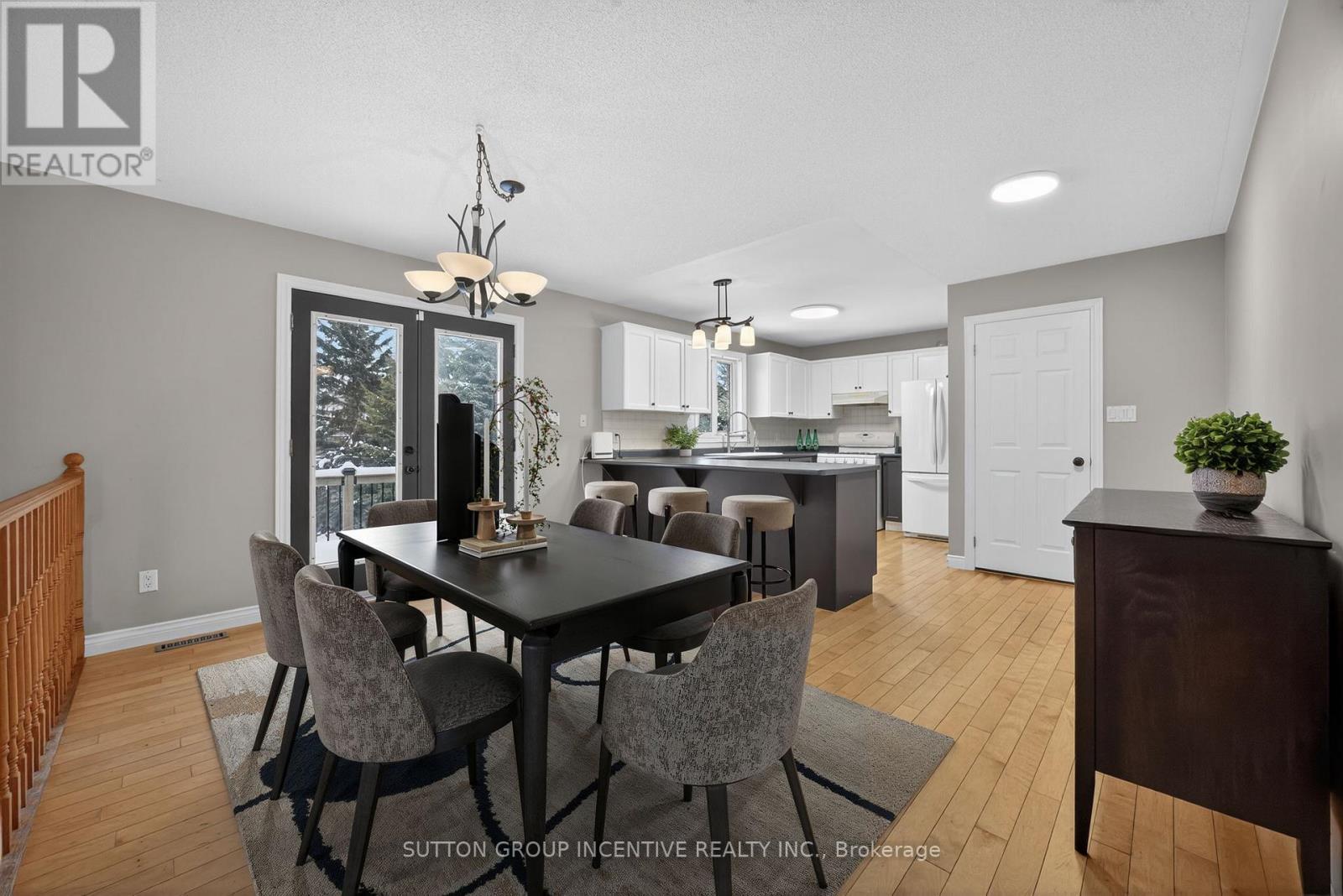 36 Nicholson Crescent, Springwater, ON - Indoor Photo Showing Dining Room