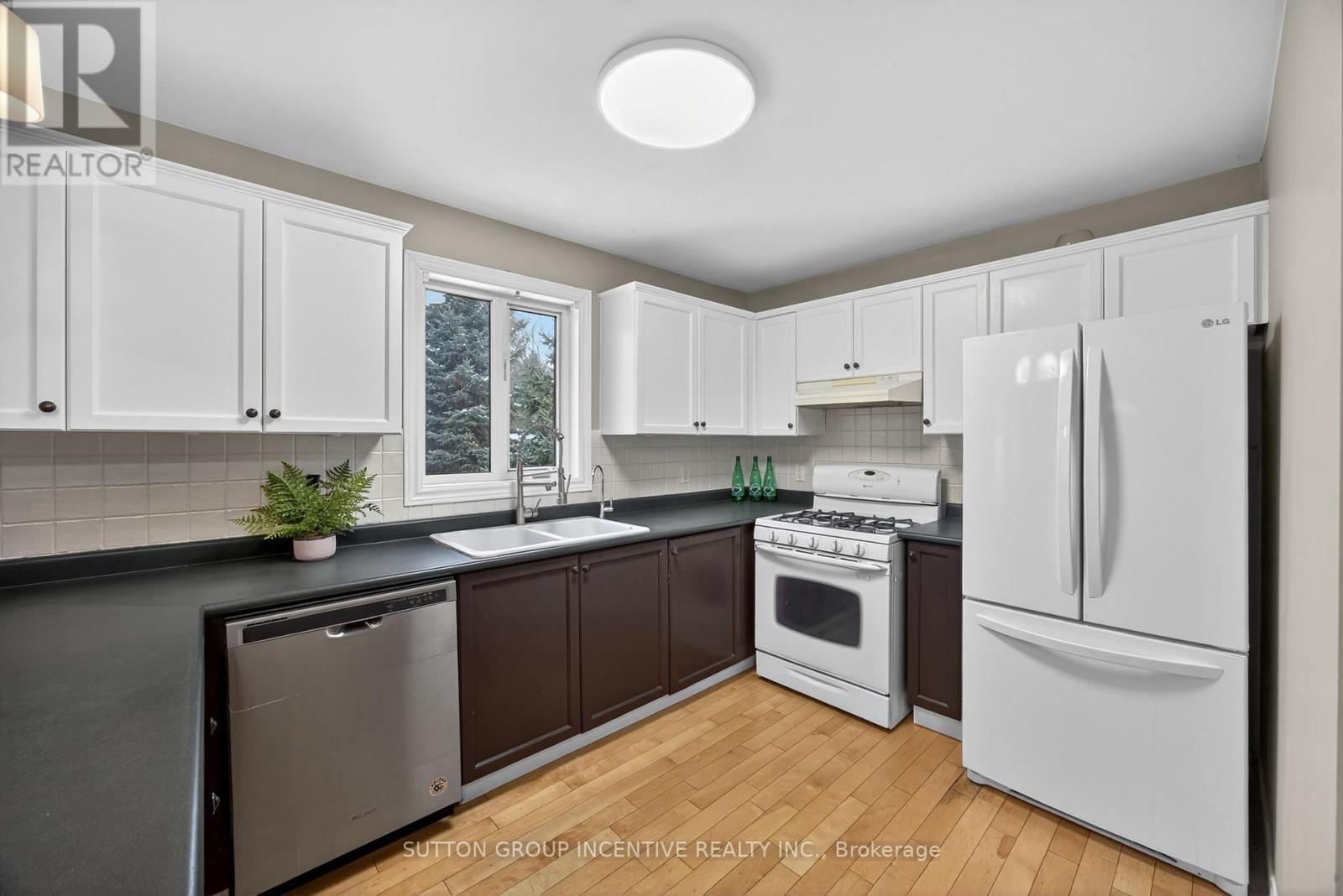 36 Nicholson Crescent, Springwater, ON - Indoor Photo Showing Kitchen With Double Sink