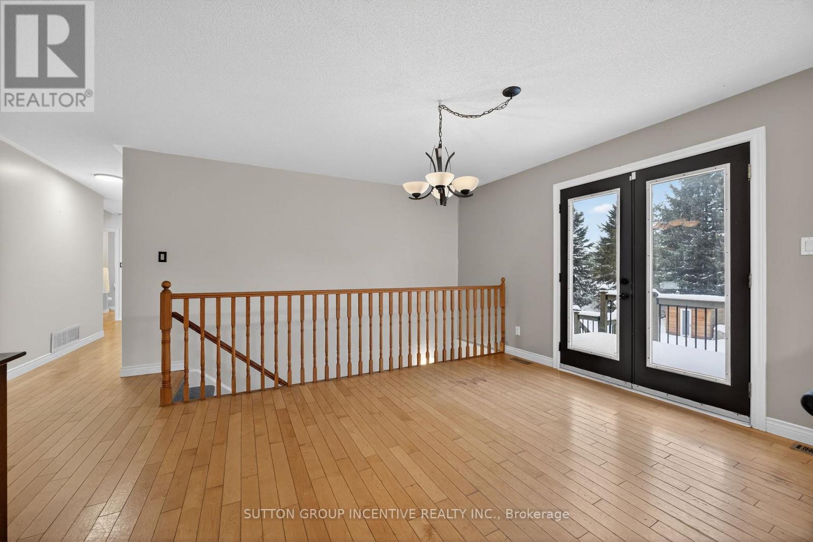 36 Nicholson Crescent, Springwater, ON - Indoor Photo Showing Other Room
