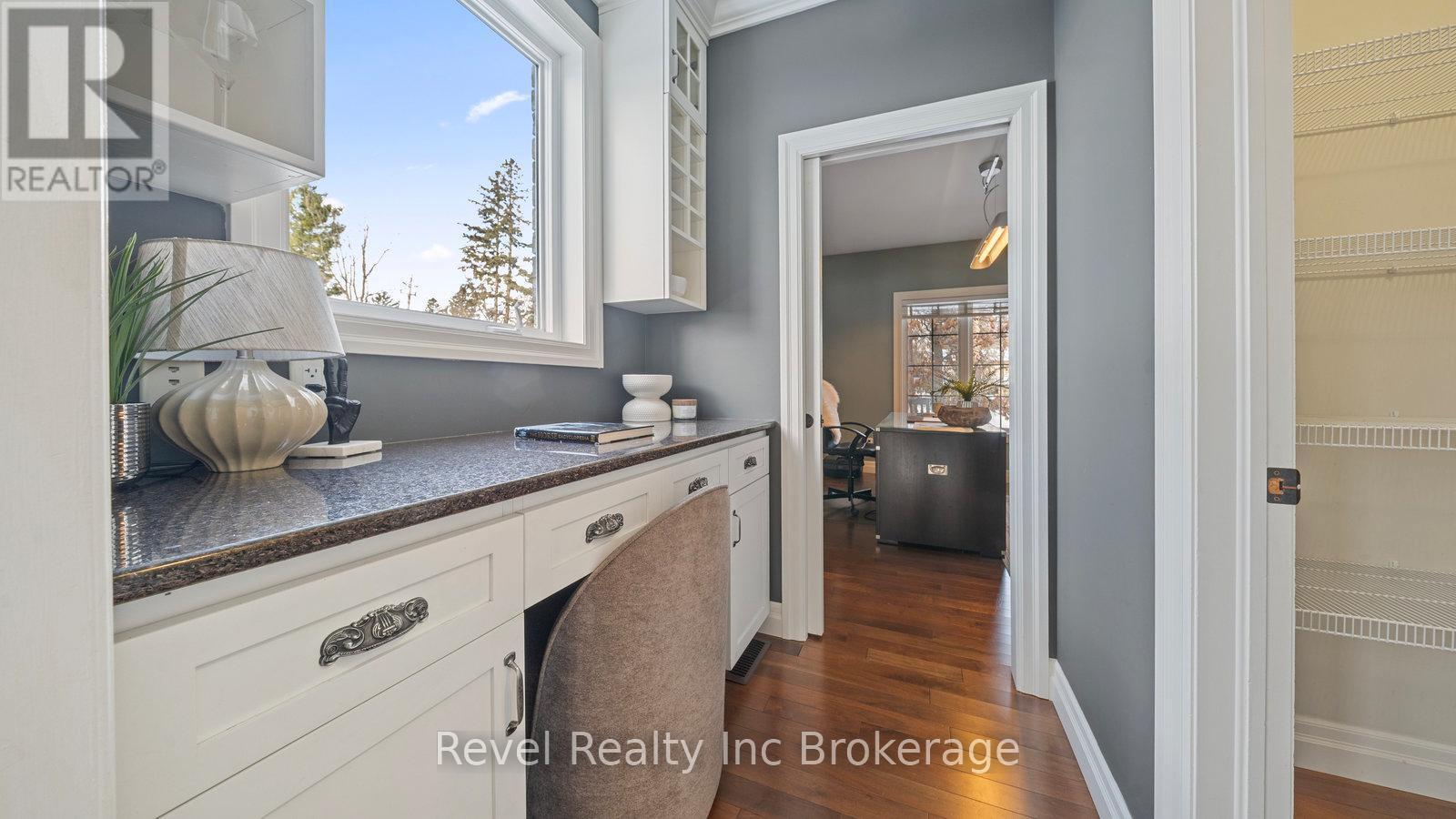 Butlers Area/Pantry - 624 Devonshire Avenue, Woodstock (Woodstock - North), ON - Indoor