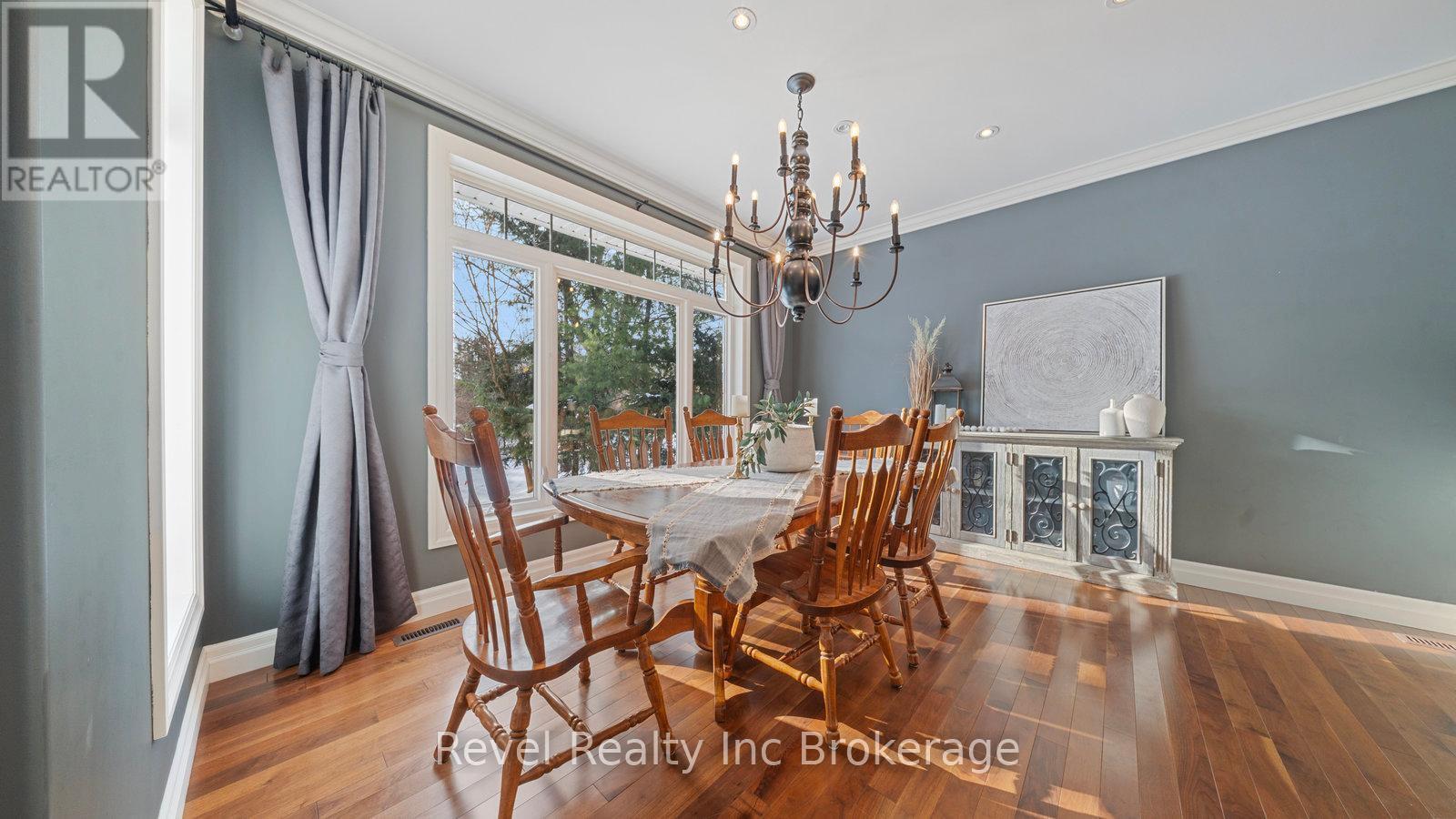 Dining Area - 624 Devonshire Avenue, Woodstock (Woodstock - North), ON - Indoor Photo Showing Dining Room