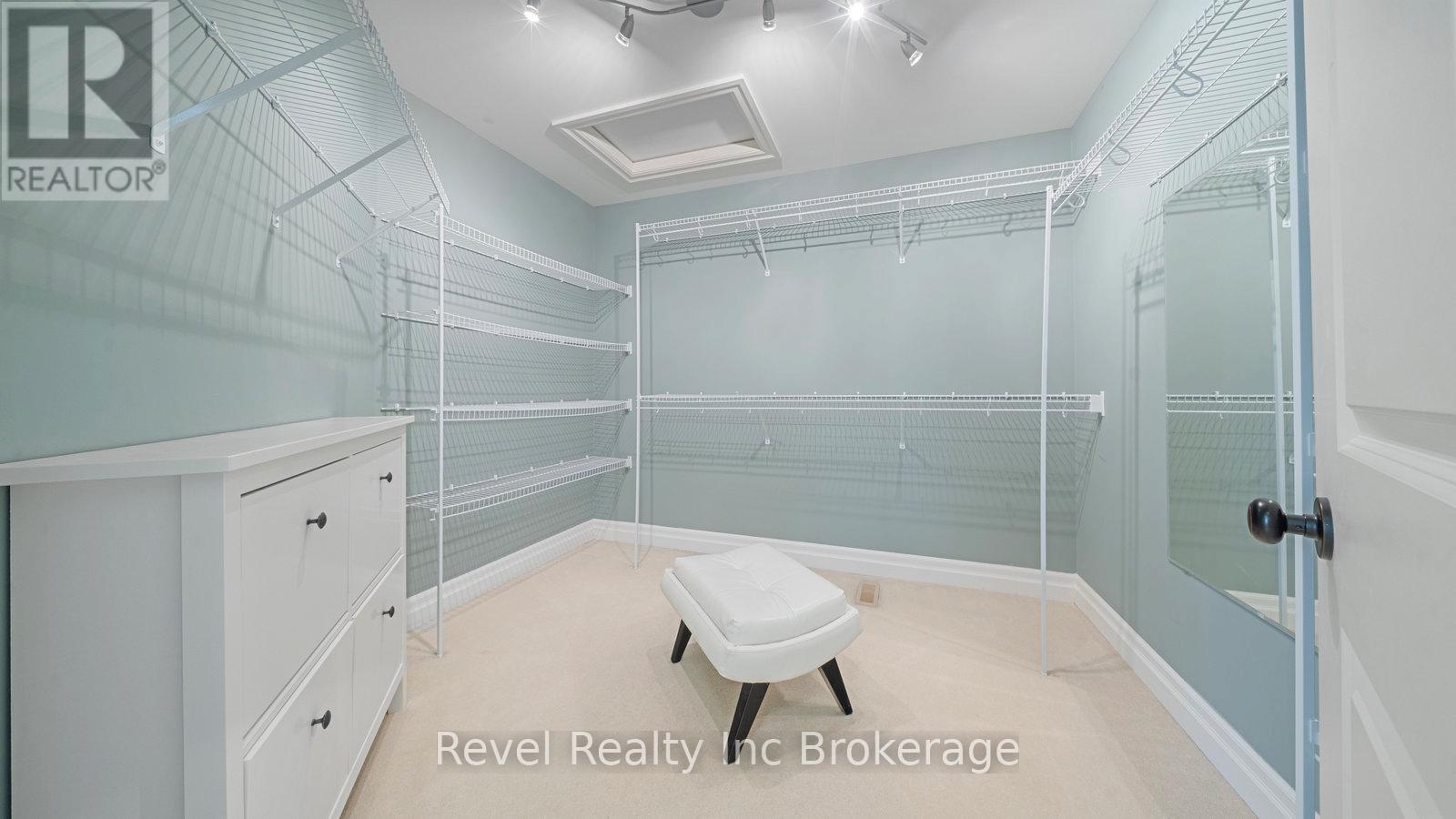 Walk-In Closet - 624 Devonshire Avenue, Woodstock (Woodstock - North), ON - Indoor