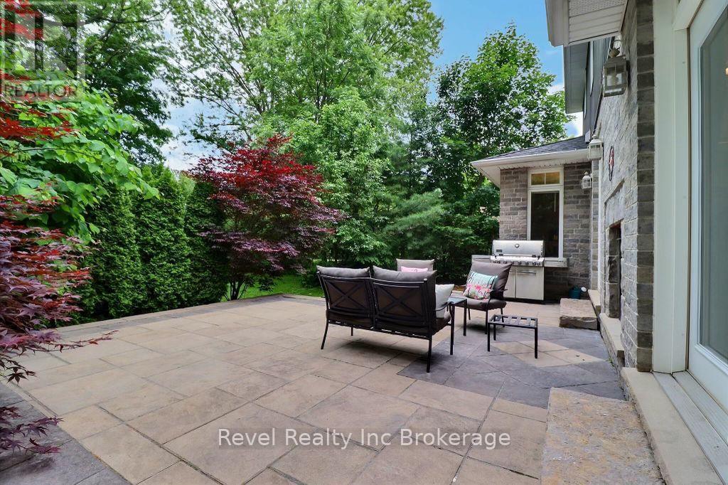 Summer View of Back Patio - 624 Devonshire Avenue, Woodstock (Woodstock - North), ON - Outdoor