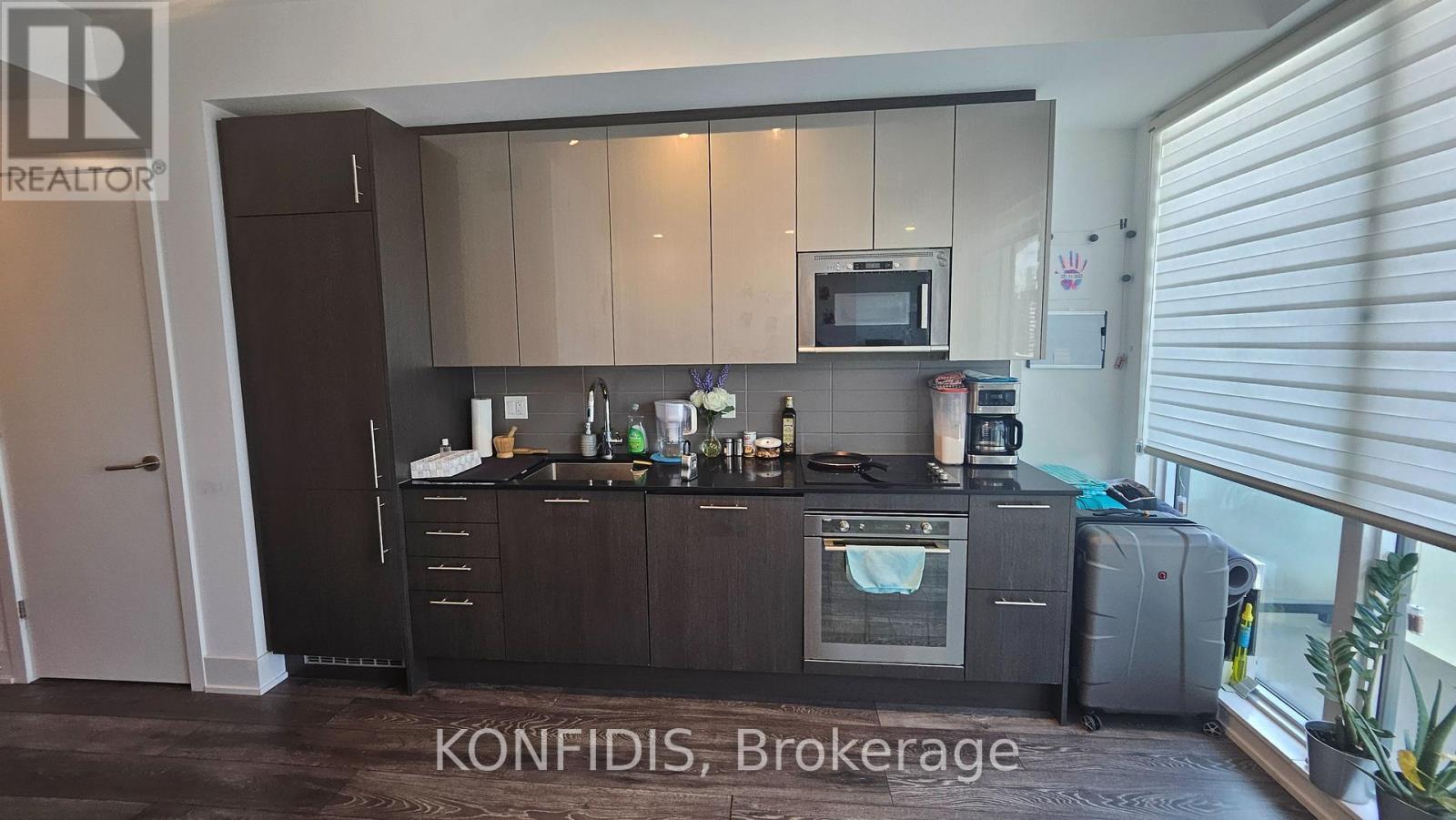 3204 - 403 Church Street, Toronto, ON - Indoor Photo Showing Kitchen