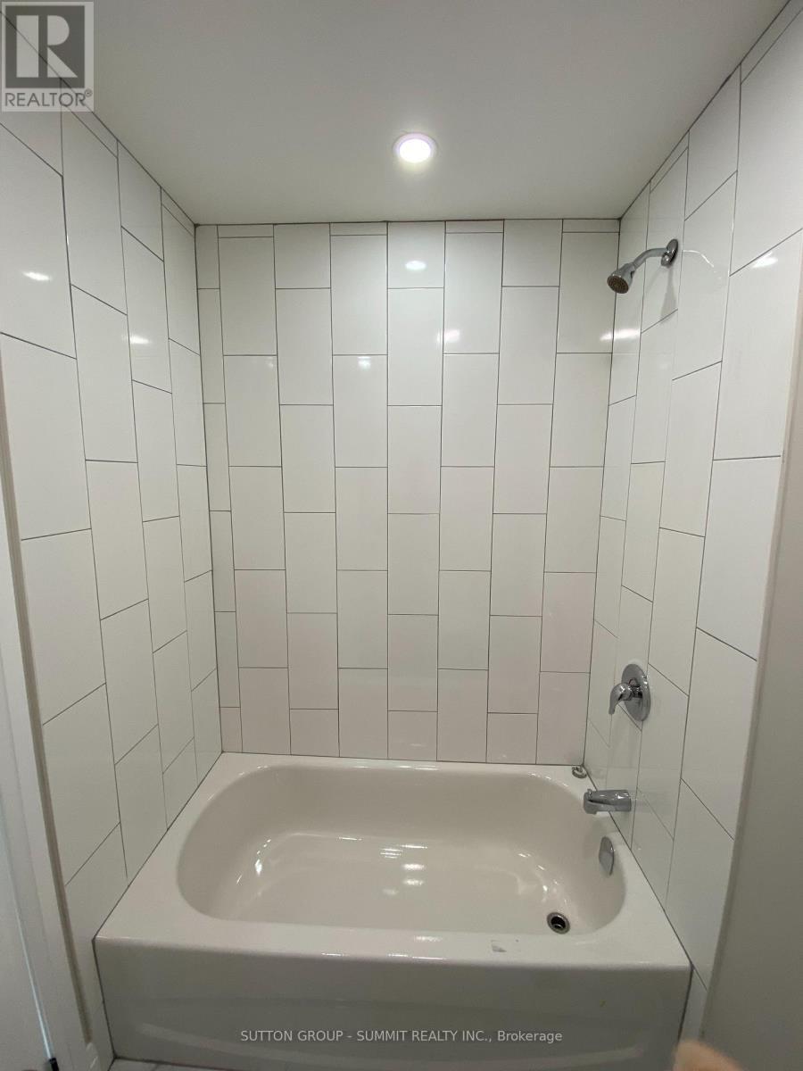 8 - 239 Main Street, King, ON - Indoor Photo Showing Bathroom