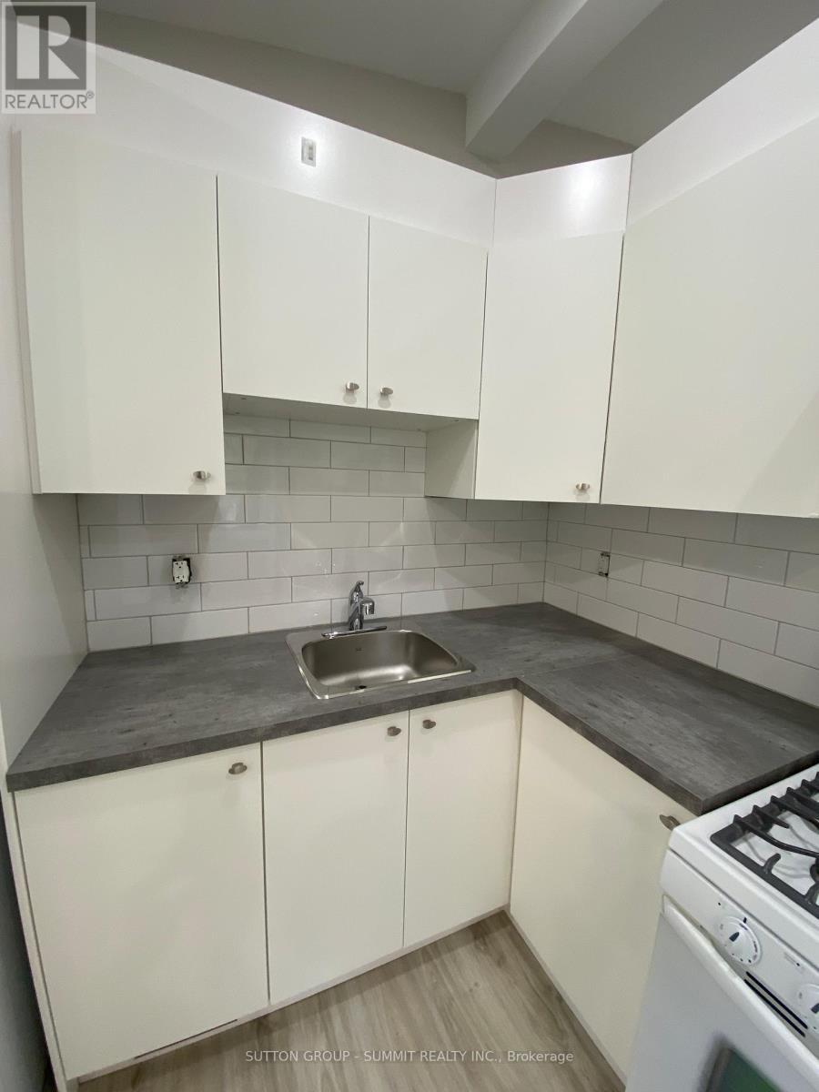 8 - 239 Main Street, King, ON - Indoor Photo Showing Kitchen