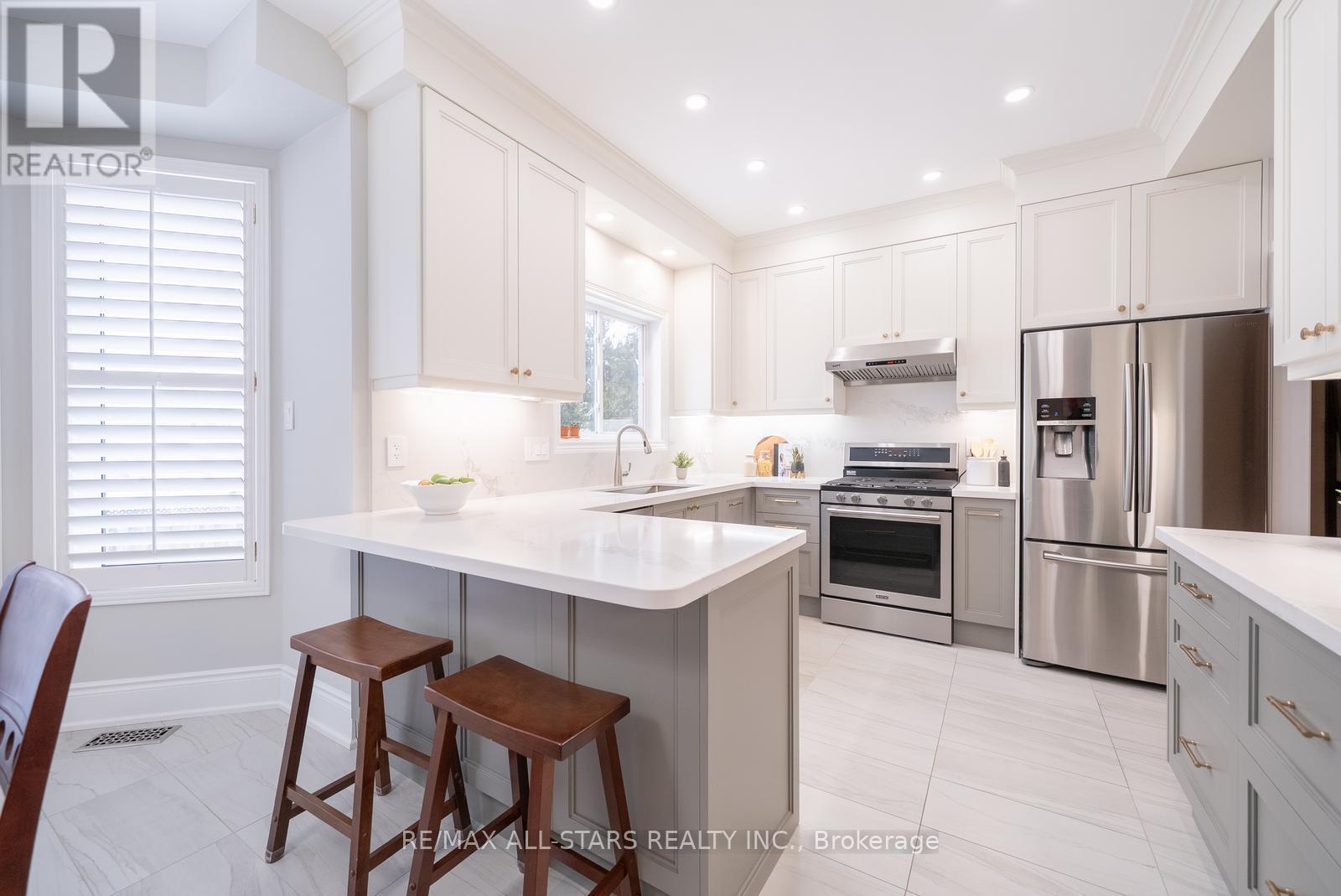 176 Manhattan Drive, Markham, ON - Indoor Photo Showing Kitchen With Stainless Steel Kitchen With Upgraded Kitchen