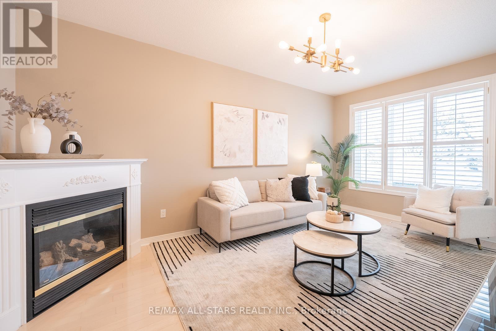 176 Manhattan Drive, Markham, ON - Indoor Photo Showing Living Room With Fireplace
