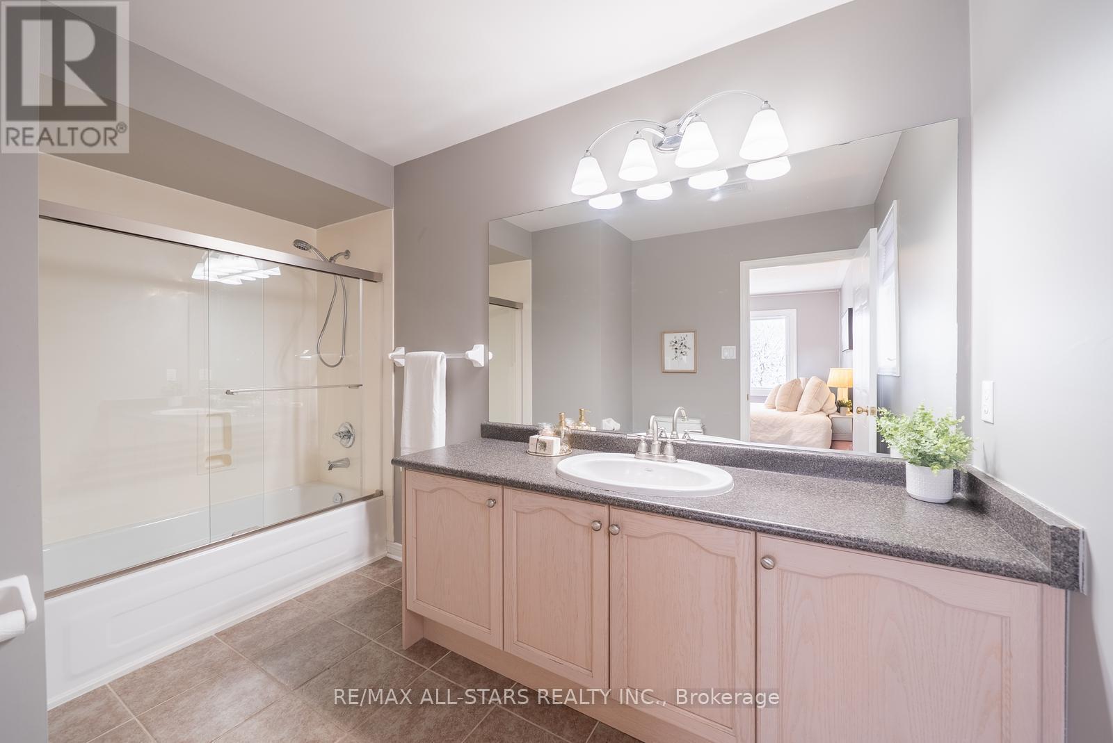 176 Manhattan Drive, Markham, ON - Indoor Photo Showing Bathroom