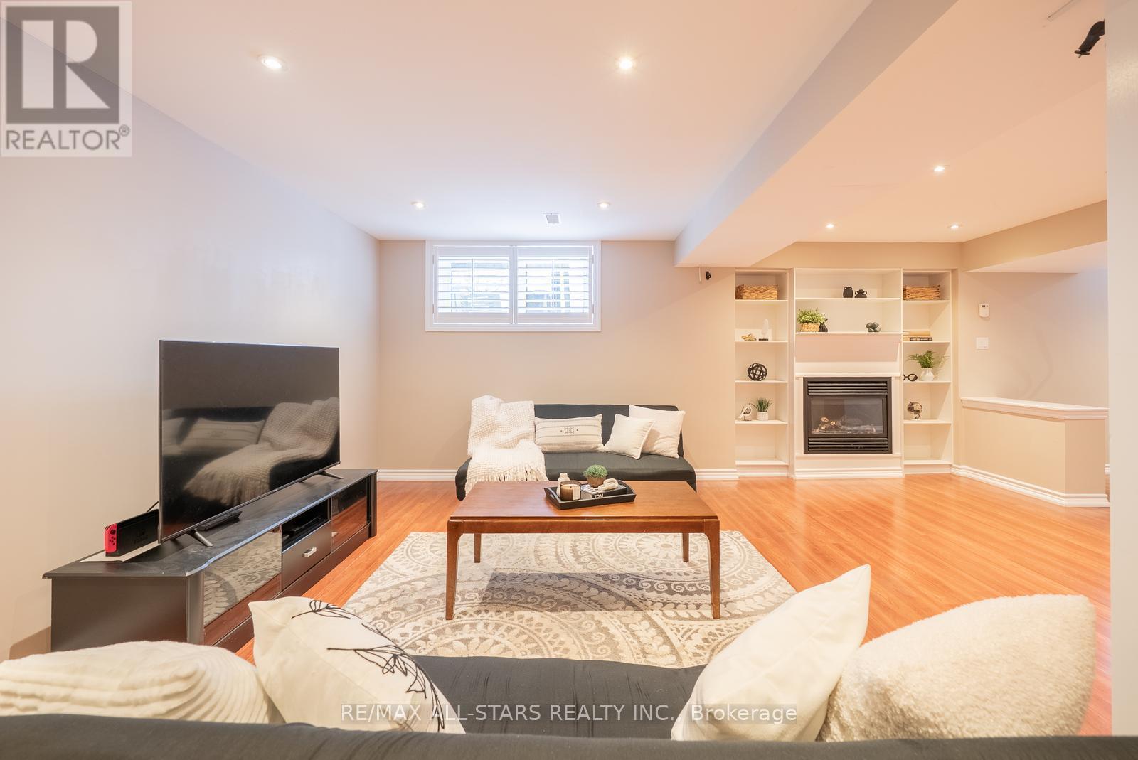 176 Manhattan Drive, Markham, ON - Indoor Photo Showing Living Room With Fireplace
