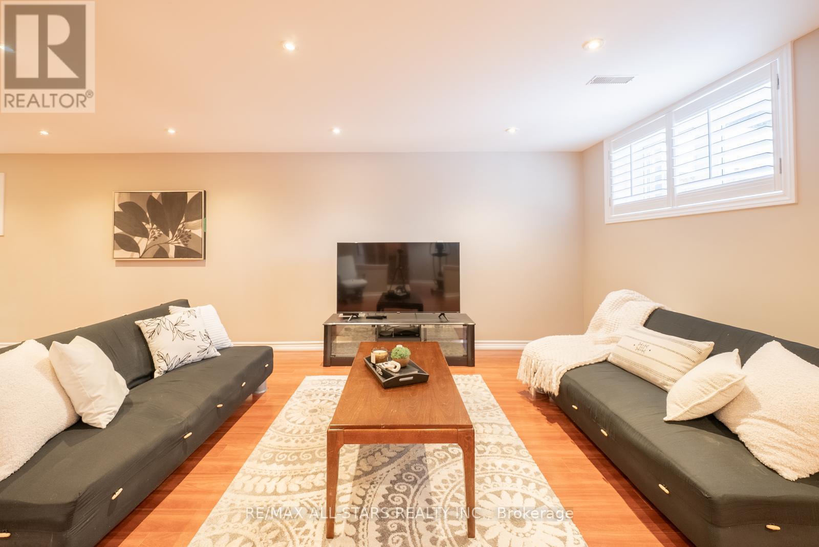176 Manhattan Drive, Markham, ON - Indoor Photo Showing Living Room