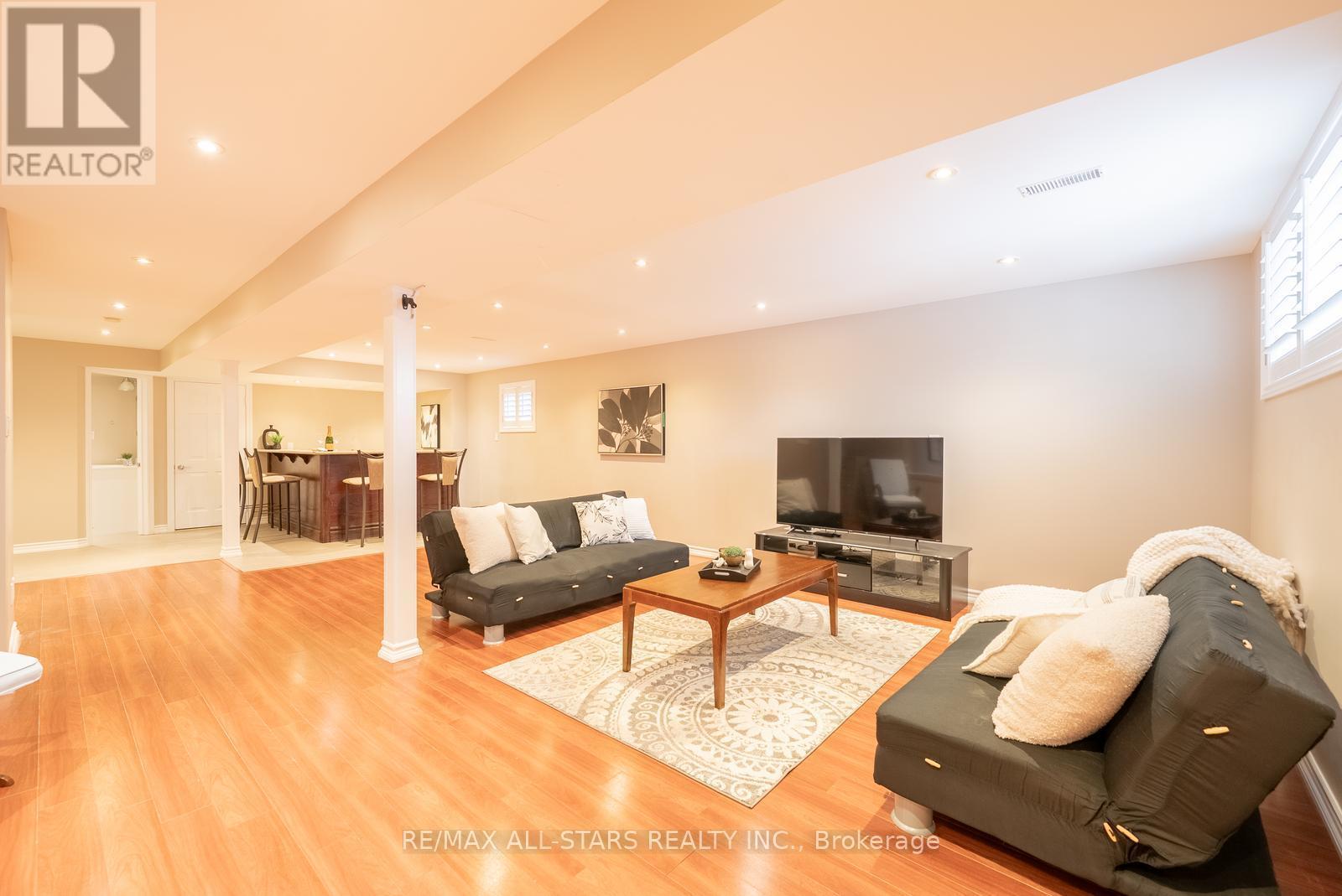 176 Manhattan Drive, Markham, ON - Indoor Photo Showing Living Room