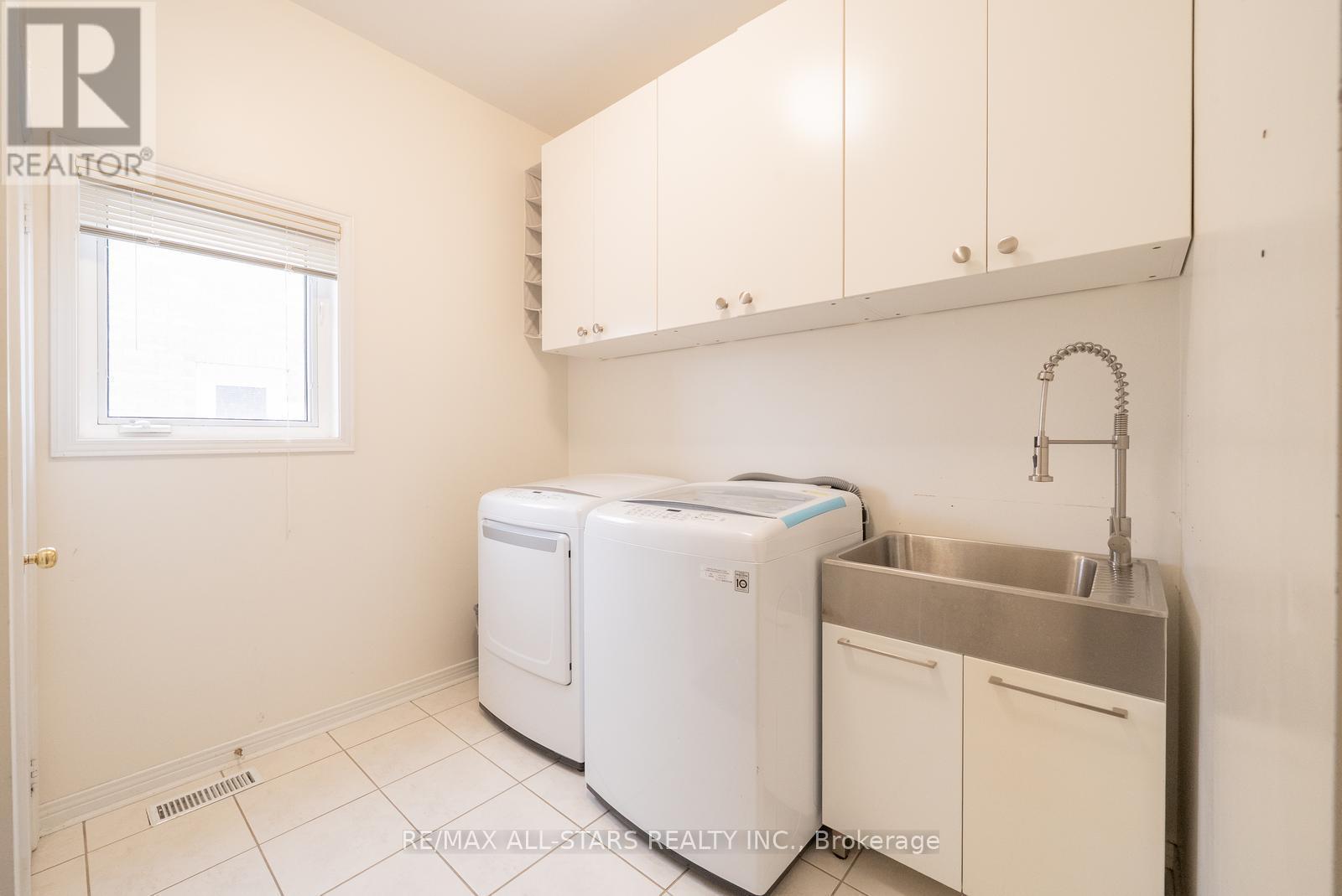 176 Manhattan Drive, Markham, ON - Indoor Photo Showing Laundry Room