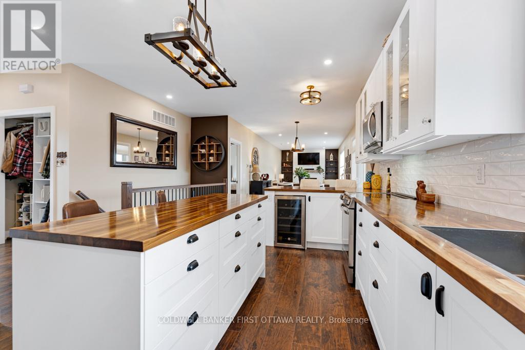 Lots of storage and prep areas - 38 Tuttle Point Road, Edwardsburgh/Cardinal, ON - Indoor Photo Showing Kitchen