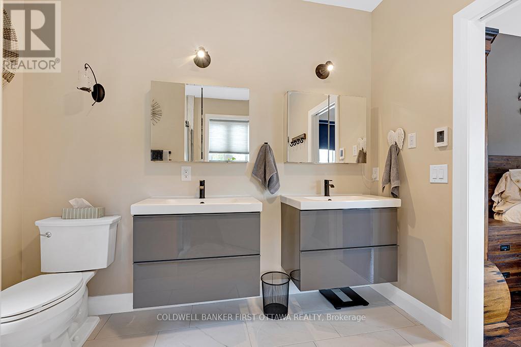 Primary 5-pc ensuite; double floating vanities - 38 Tuttle Point Road, Edwardsburgh/Cardinal, ON - Indoor Photo Showing Bathroom