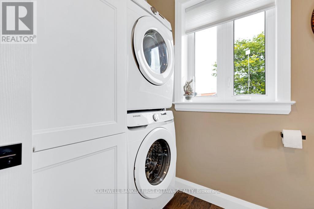 Powder room includes laundry station - 38 Tuttle Point Road, Edwardsburgh/Cardinal, ON - Indoor Photo Showing Laundry Room
