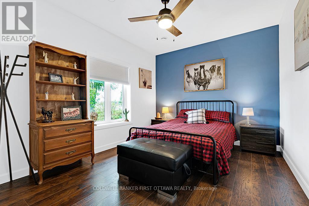 Lower level bedroom - 38 Tuttle Point Road, Edwardsburgh/Cardinal, ON - Indoor Photo Showing Bedroom