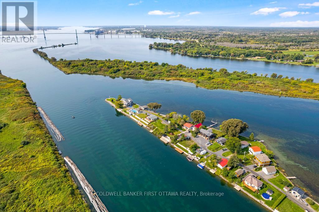 5 mins Prescott. 25 mins Brockville. 50mins Ottawa - 38 Tuttle Point Road, Edwardsburgh/Cardinal, ON - Outdoor With Body Of Water With View