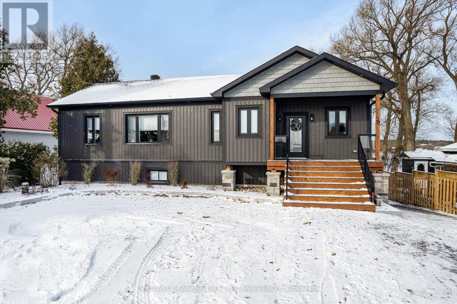 Front, durable Trex deck & sleek glass railing. - 38 Tuttle Point Road, Edwardsburgh/Cardinal, ON - Outdoor