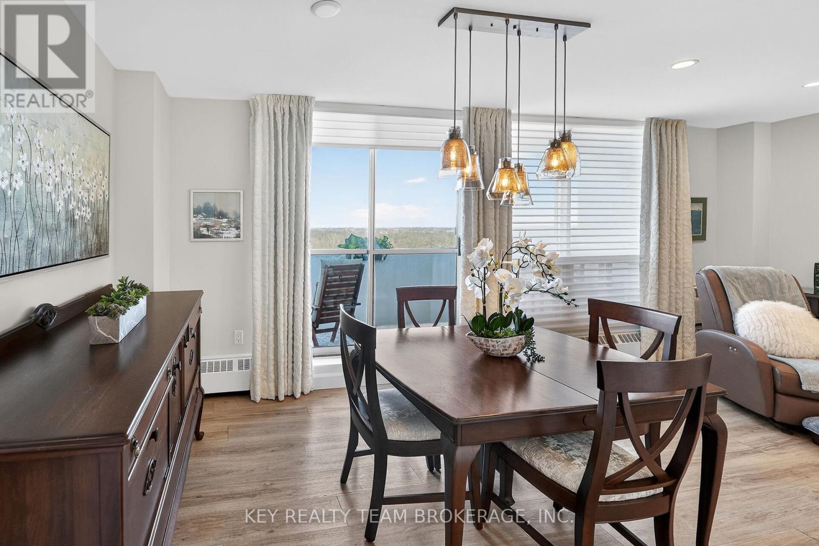 1107 - 15 Towering Heights Boulevard, St. Catharines (Glendale/Glenridge), ON - Indoor Photo Showing Dining Room