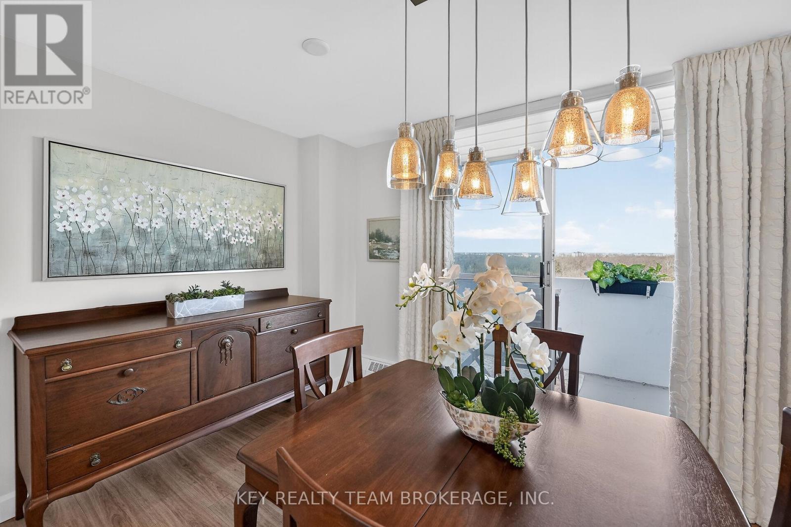 1107 - 15 Towering Heights Boulevard, St. Catharines (Glendale/Glenridge), ON - Indoor Photo Showing Dining Room