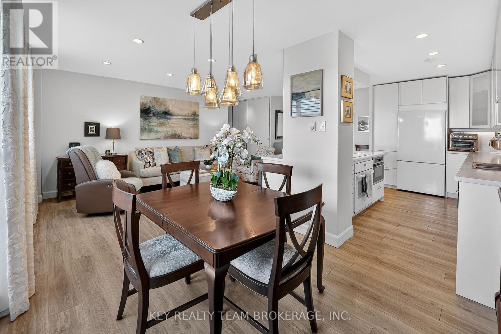 1107 - 15 Towering Heights Boulevard, St. Catharines (Glendale/Glenridge), ON - Indoor Photo Showing Dining Room