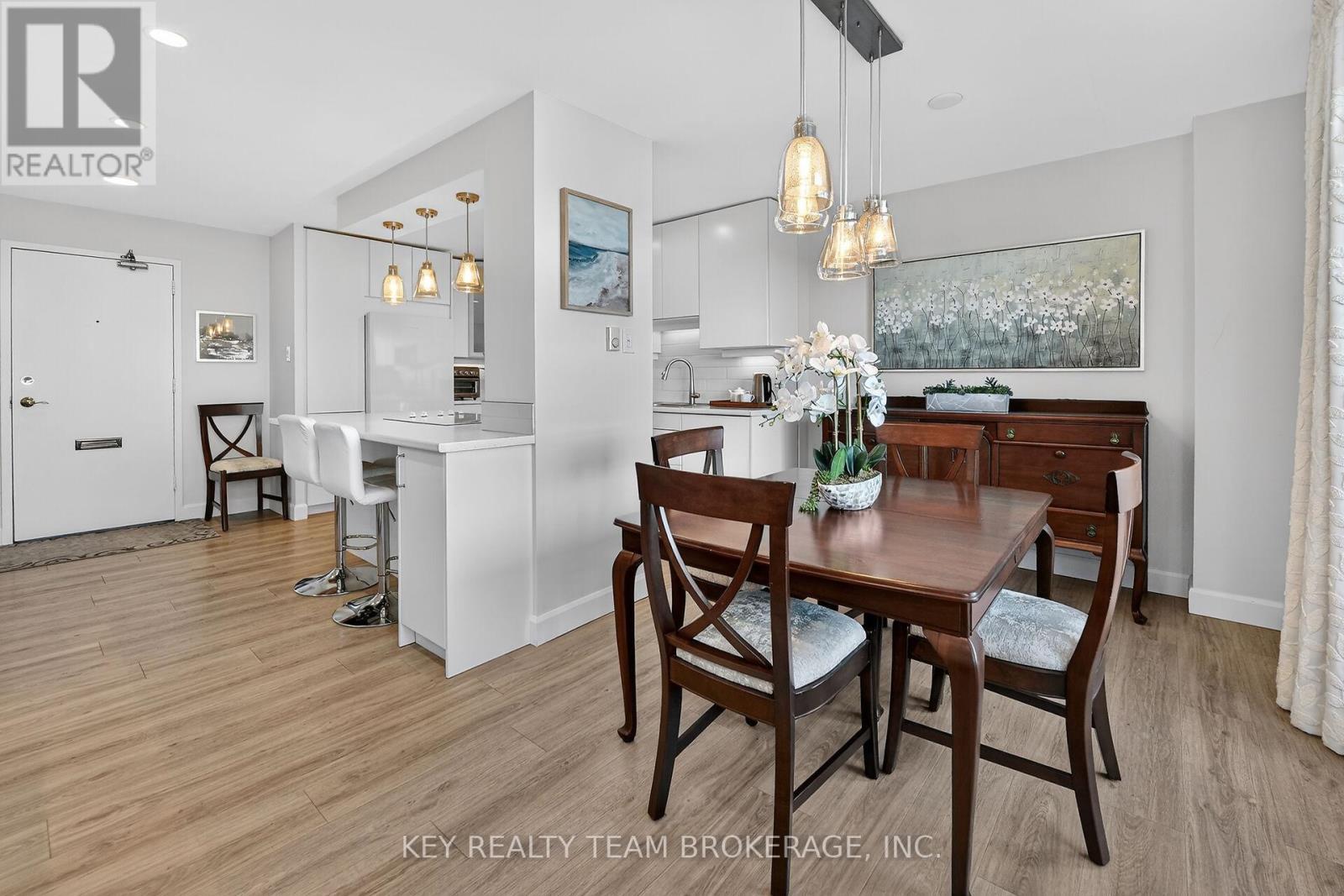 1107 - 15 Towering Heights Boulevard, St. Catharines (Glendale/Glenridge), ON - Indoor Photo Showing Dining Room