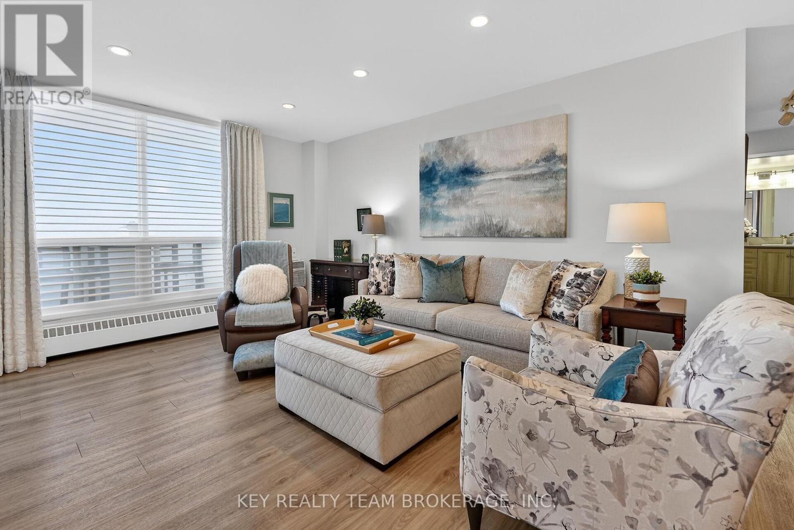 1107 - 15 Towering Heights Boulevard, St. Catharines (Glendale/Glenridge), ON - Indoor Photo Showing Living Room