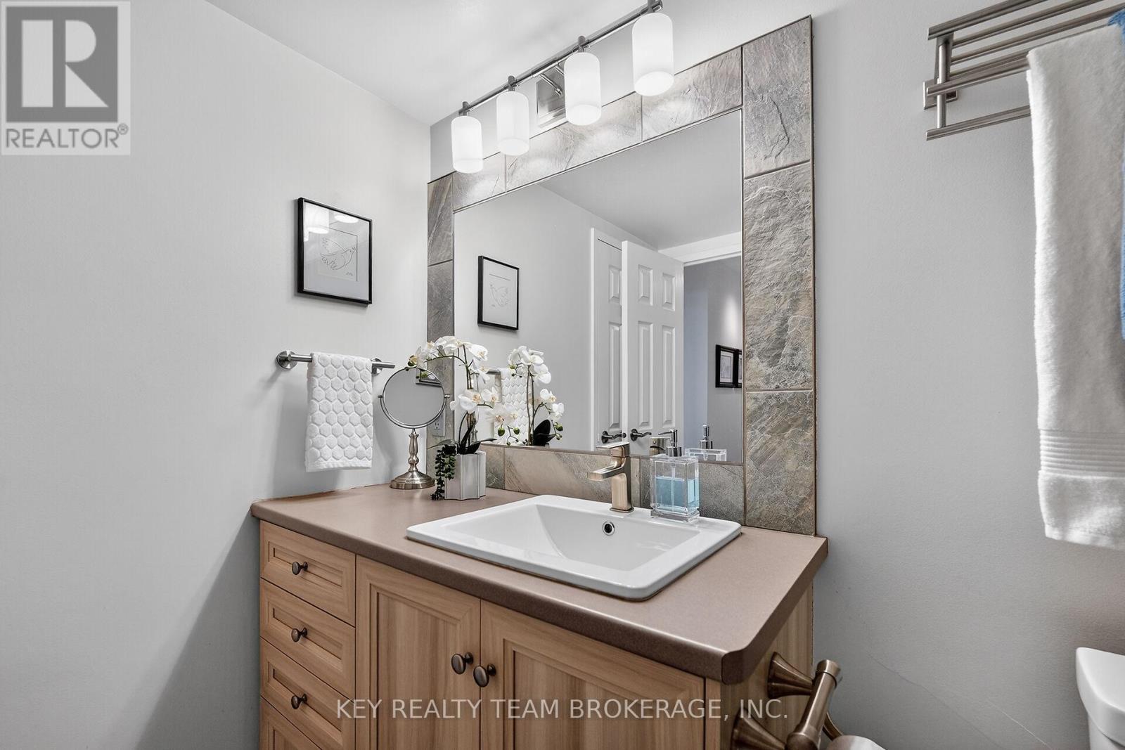 1107 - 15 Towering Heights Boulevard, St. Catharines (Glendale/Glenridge), ON - Indoor Photo Showing Bathroom