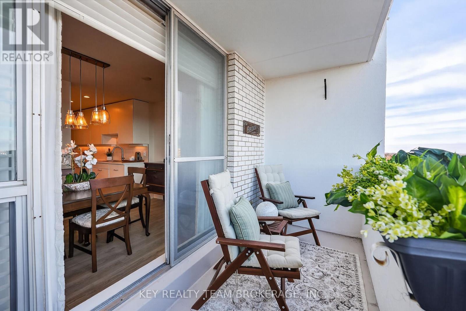 1107 - 15 Towering Heights Boulevard, St. Catharines (Glendale/Glenridge), ON - Outdoor With Exterior