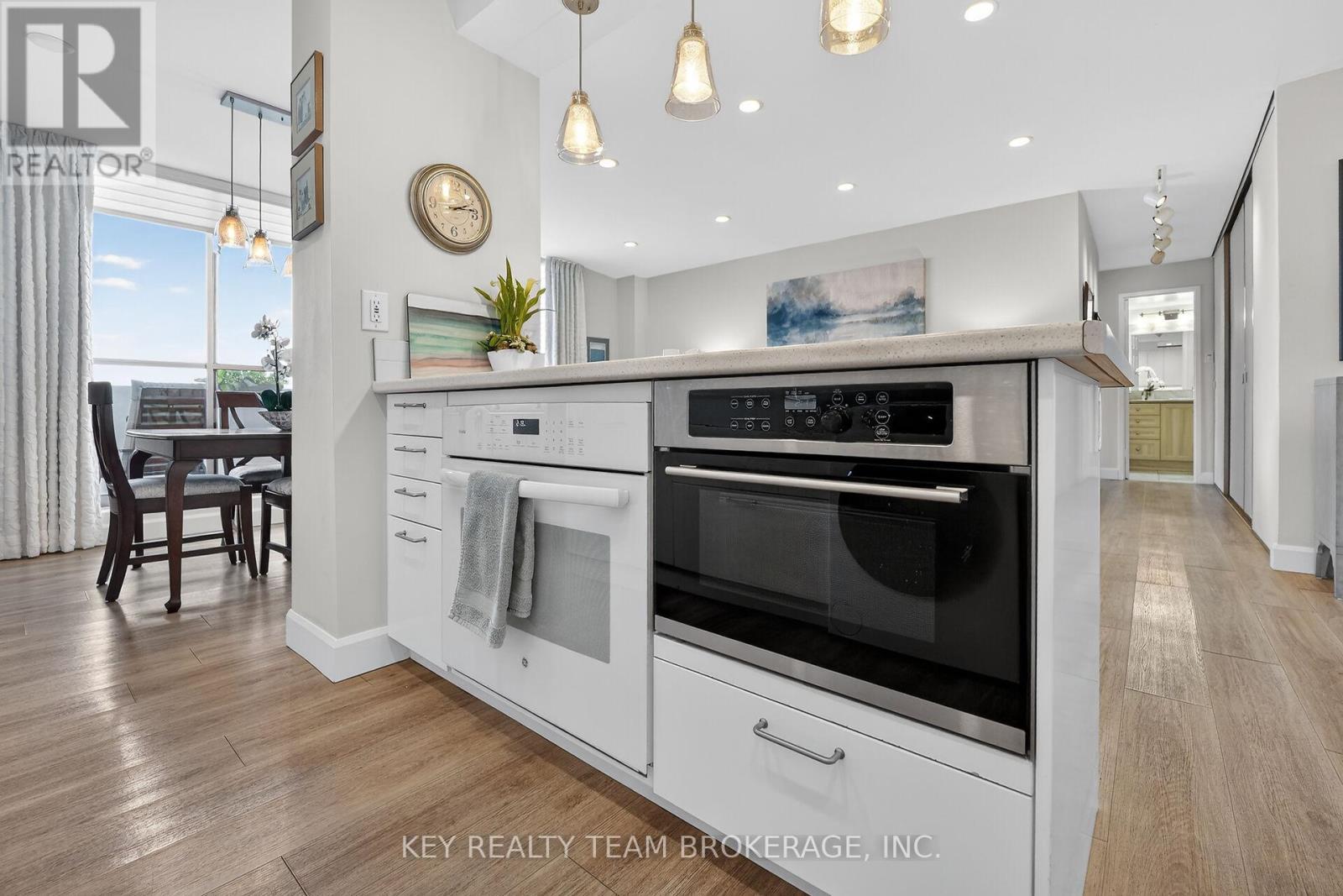 1107 - 15 Towering Heights Boulevard, St. Catharines (Glendale/Glenridge), ON - Indoor Photo Showing Kitchen