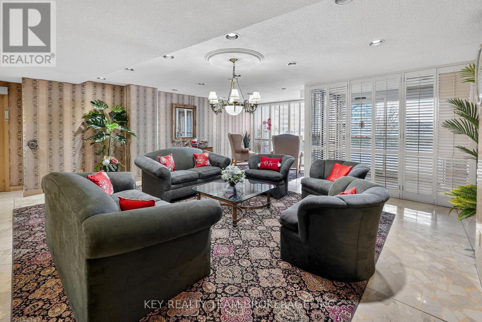1107 - 15 Towering Heights Boulevard, St. Catharines (Glendale/Glenridge), ON - Indoor Photo Showing Living Room