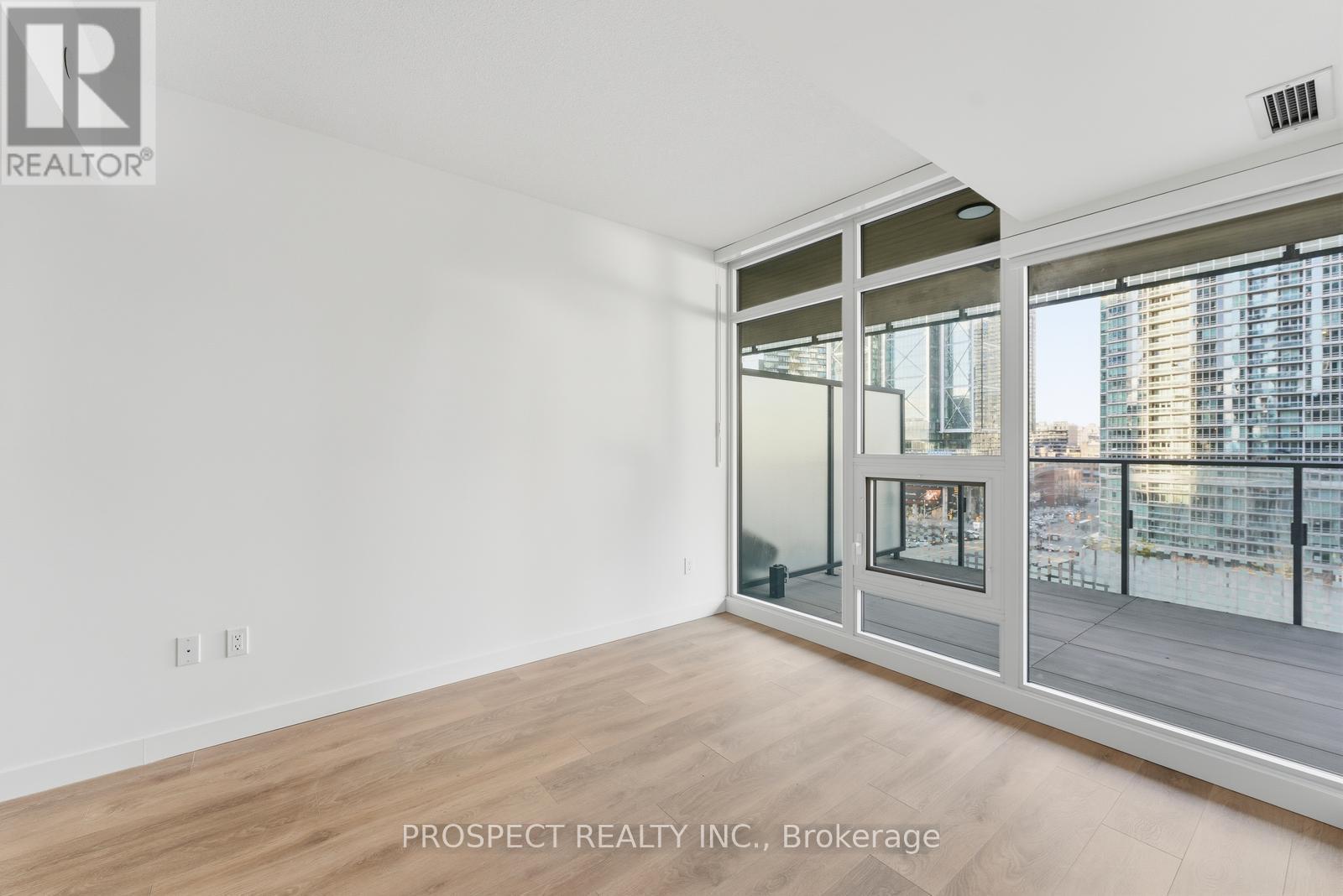 933 - 3 Concord Cityplace Way, Toronto, ON - Indoor Photo Showing Other Room