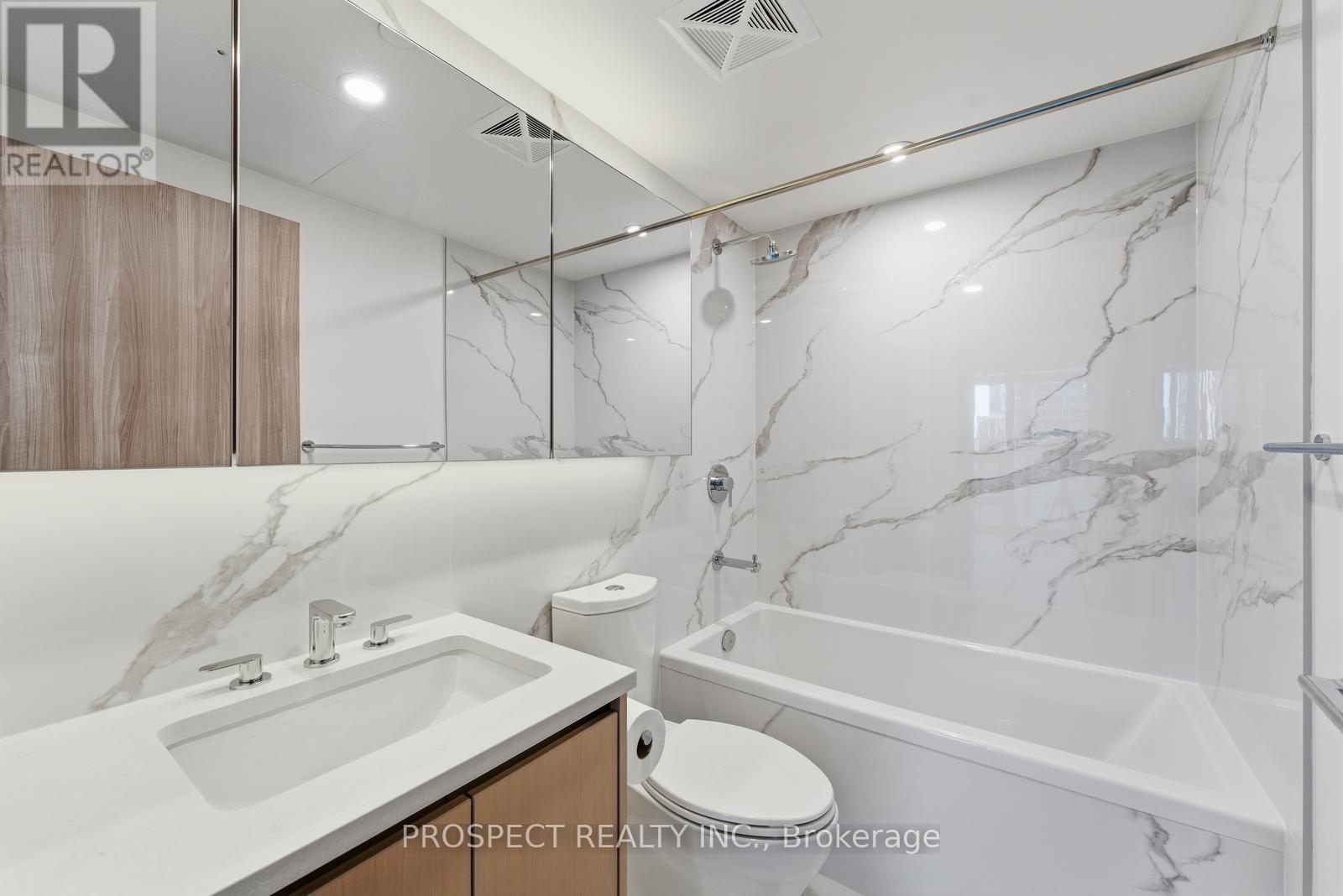 933 - 3 Concord Cityplace Way, Toronto, ON - Indoor Photo Showing Bathroom