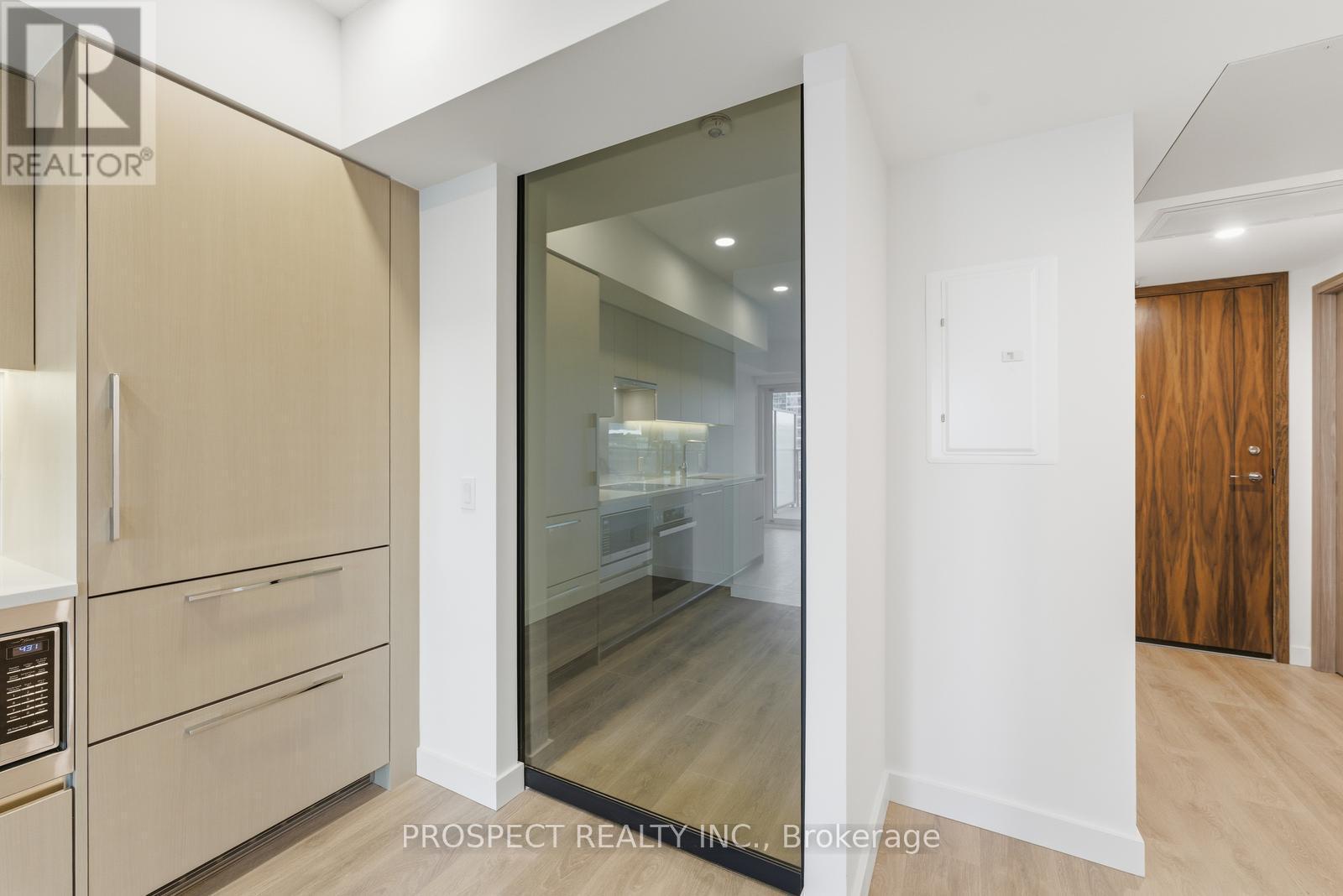 933 - 3 Concord Cityplace Way, Toronto, ON - Indoor Photo Showing Other Room