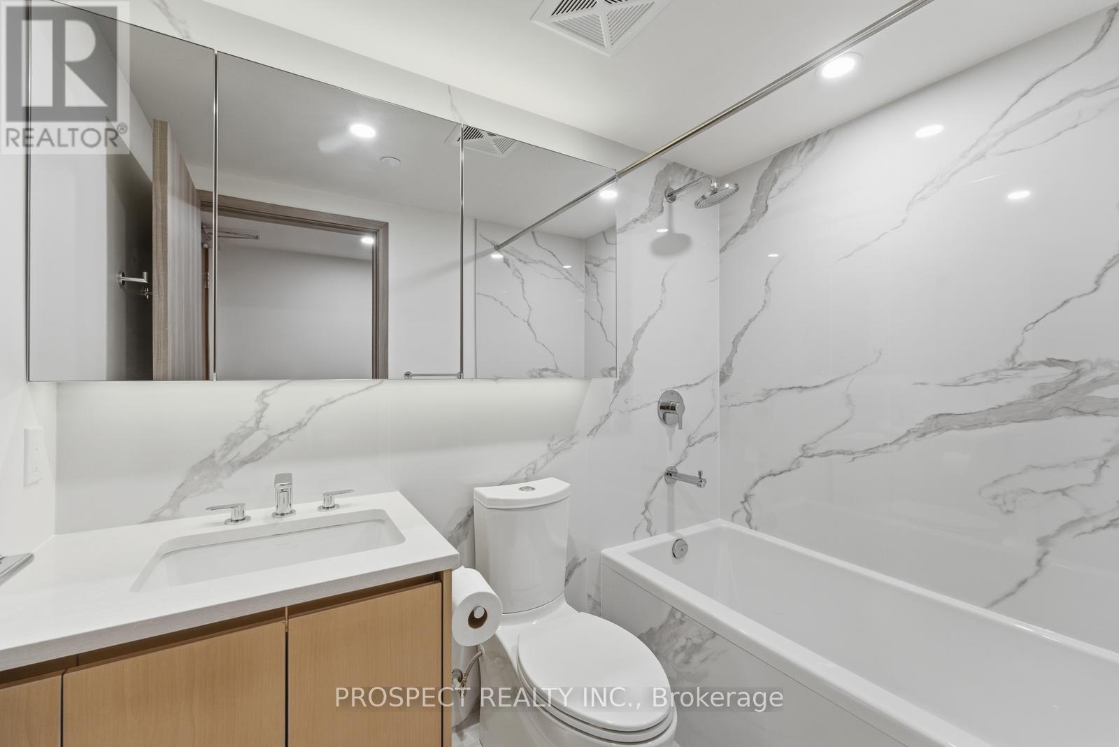 933 - 3 Concord Cityplace Way, Toronto, ON - Indoor Photo Showing Bathroom