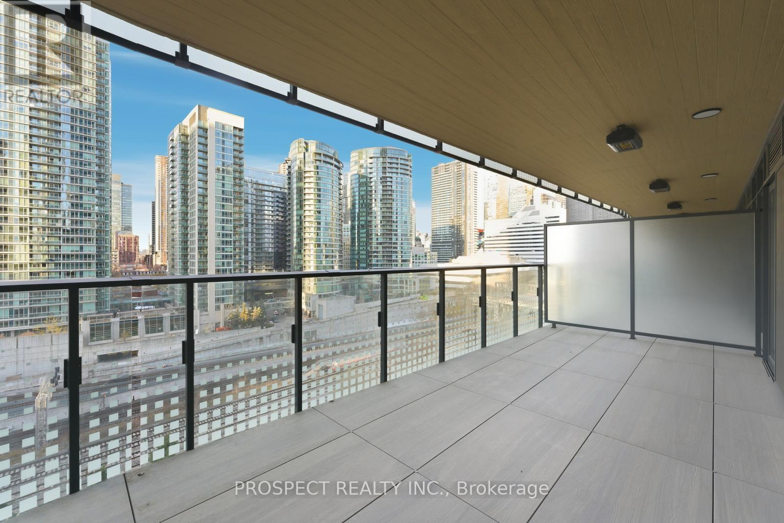 933 - 3 Concord Cityplace Way, Toronto, ON - Outdoor With Exterior