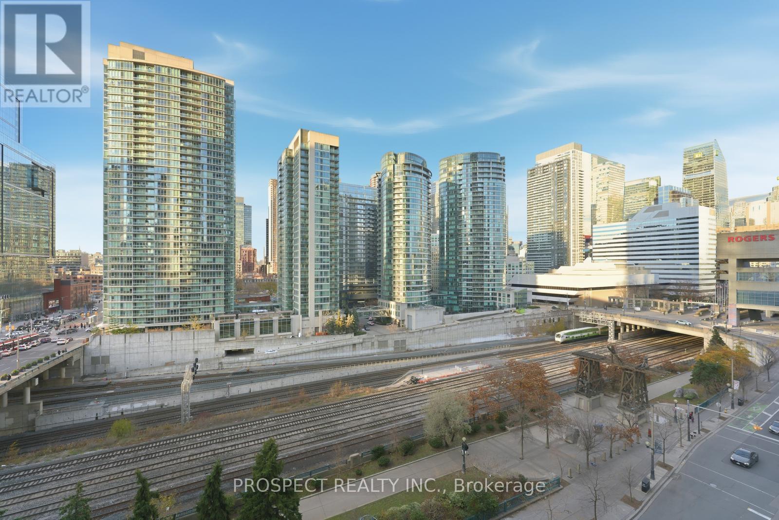 933 - 3 Concord Cityplace Way, Toronto, ON - Outdoor With Facade