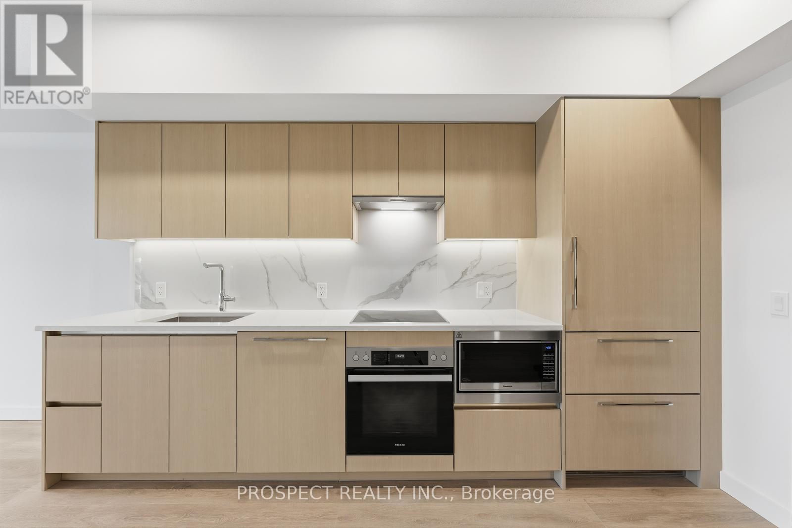 933 - 3 Concord Cityplace Way, Toronto, ON - Indoor Photo Showing Kitchen