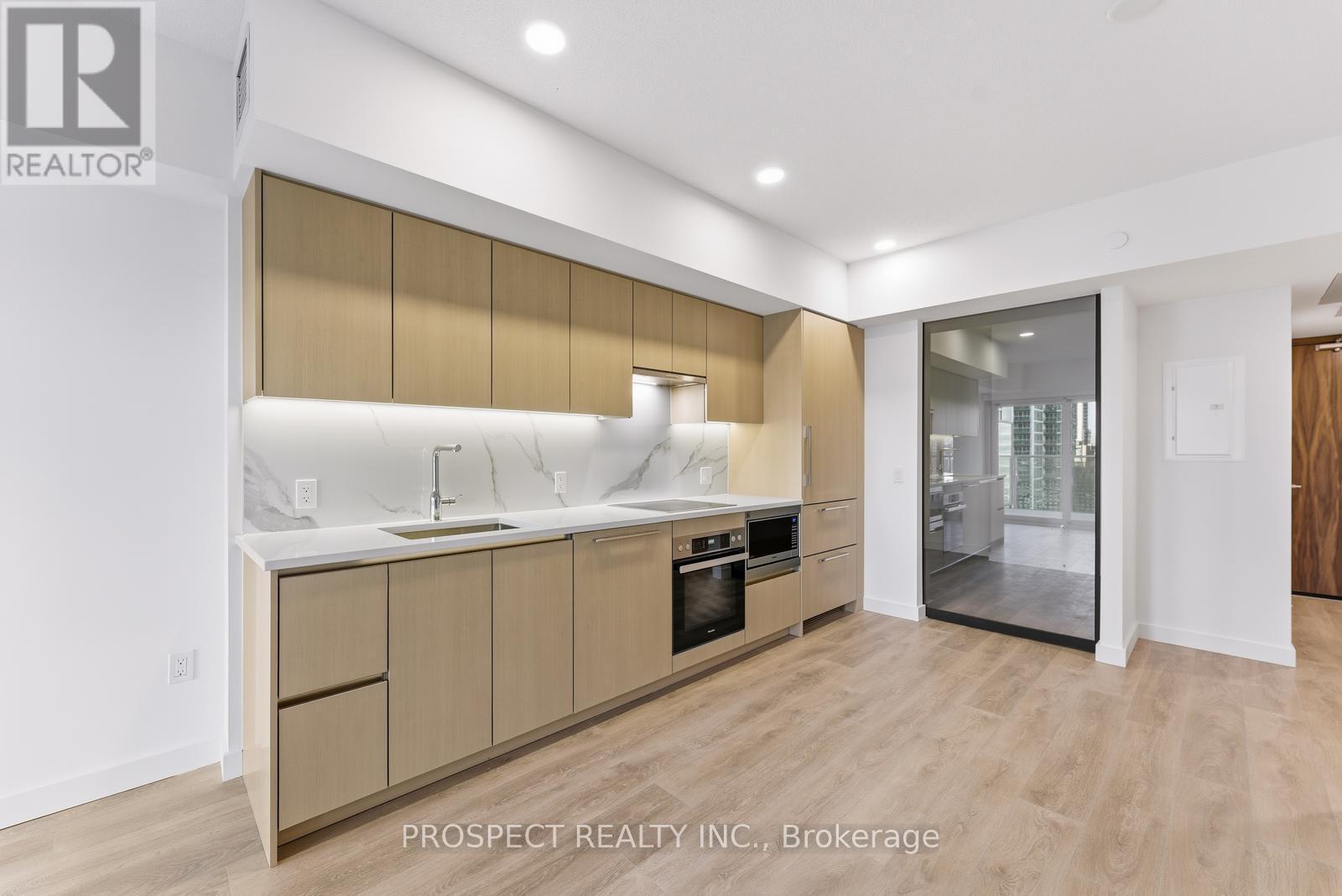 933 - 3 Concord Cityplace Way, Toronto, ON - Indoor Photo Showing Kitchen