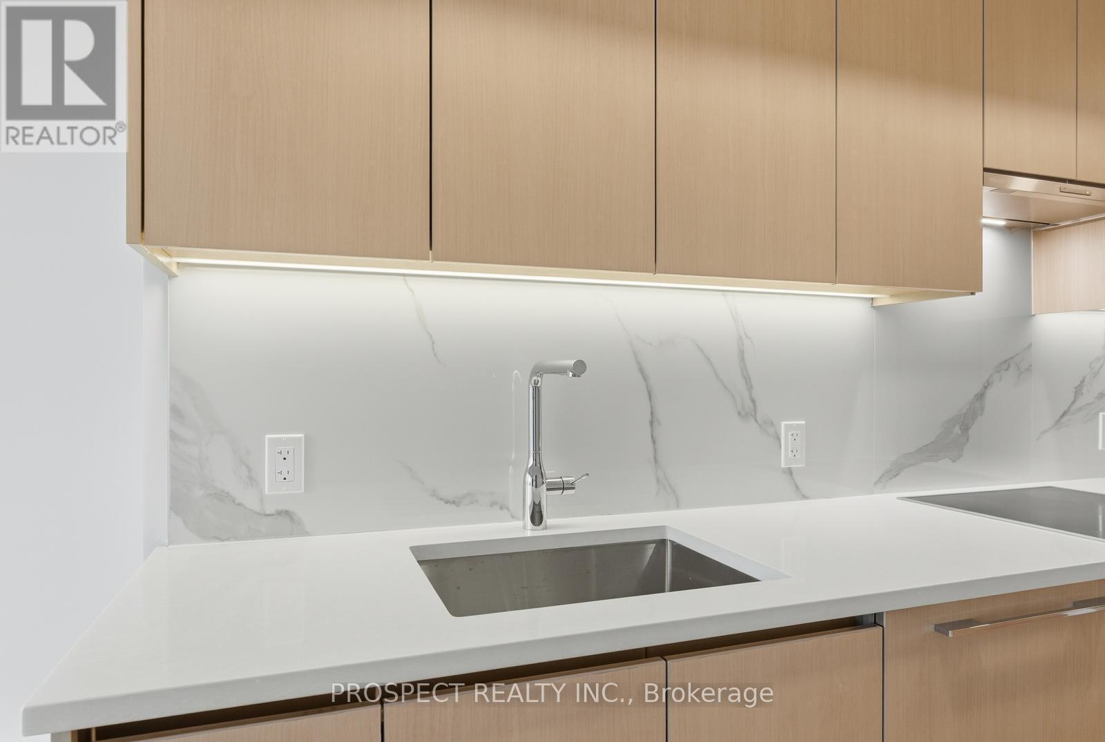 933 - 3 Concord Cityplace Way, Toronto, ON - Indoor Photo Showing Kitchen