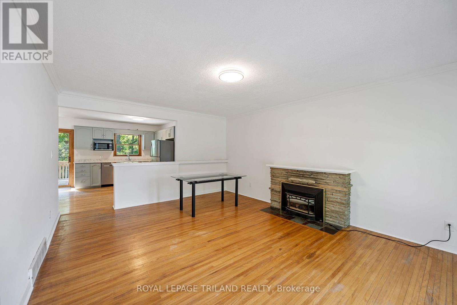 264 Trott Drive, London North (North K), ON - Indoor With Fireplace