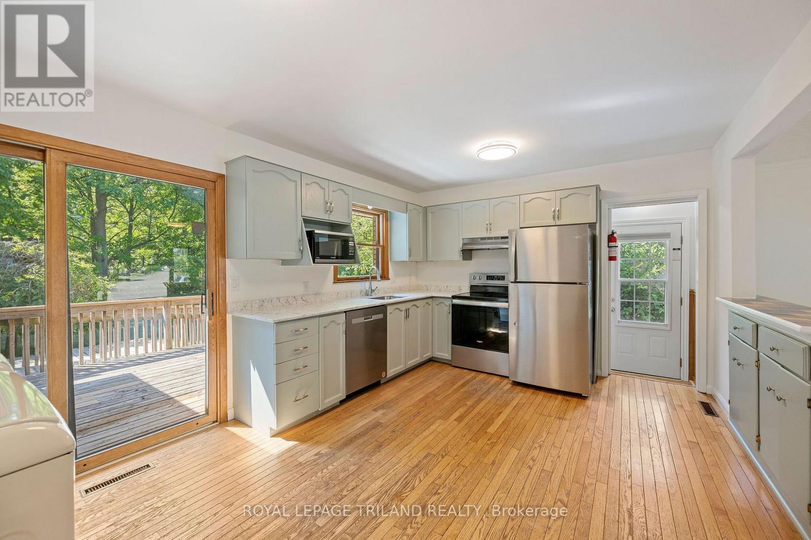 264 Trott Drive, London North (North K), ON - Indoor Photo Showing Kitchen With Stainless Steel Kitchen