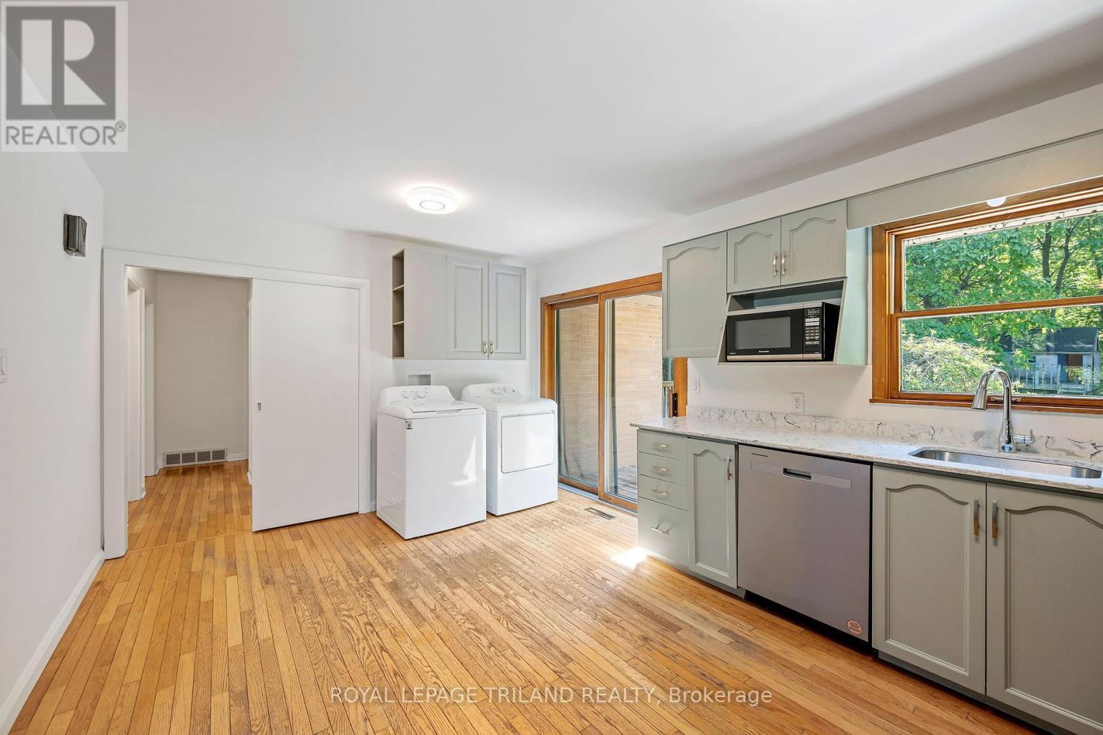 264 Trott Drive, London North (North K), ON - Indoor Photo Showing Kitchen
