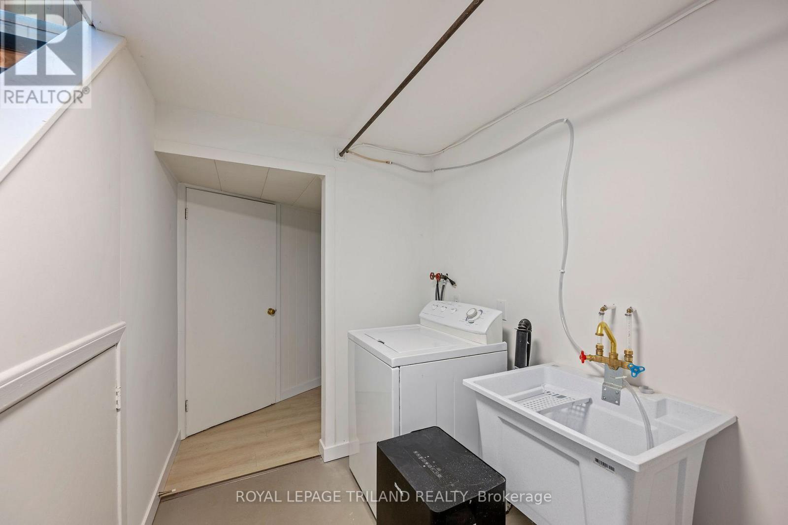 264 Trott Drive, London North (North K), ON - Indoor Photo Showing Laundry Room