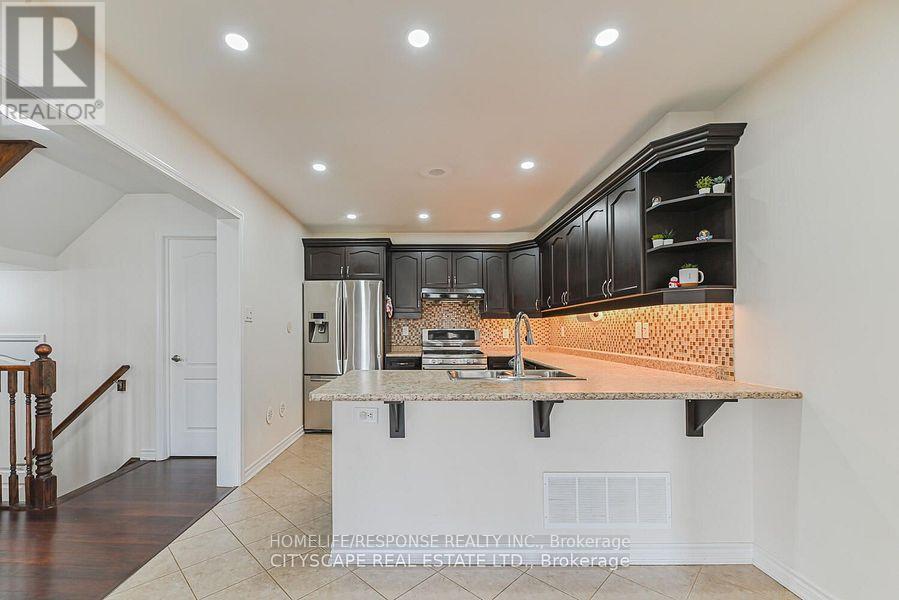 553 Pharo Point, Milton, ON - Indoor Photo Showing Kitchen With Upgraded Kitchen