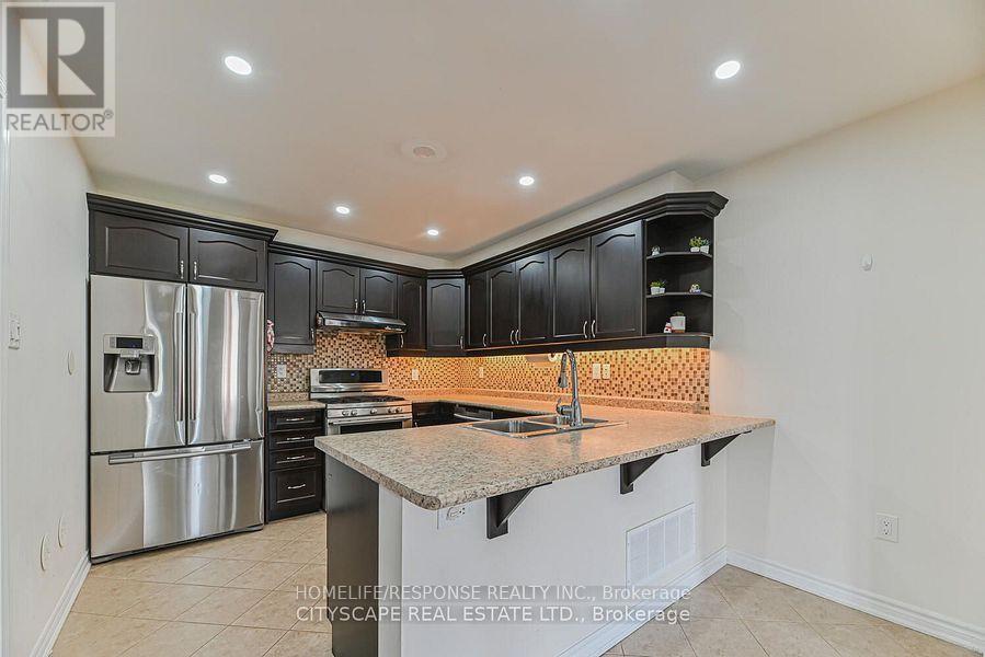 553 Pharo Point, Milton, ON - Indoor Photo Showing Kitchen With Double Sink With Upgraded Kitchen