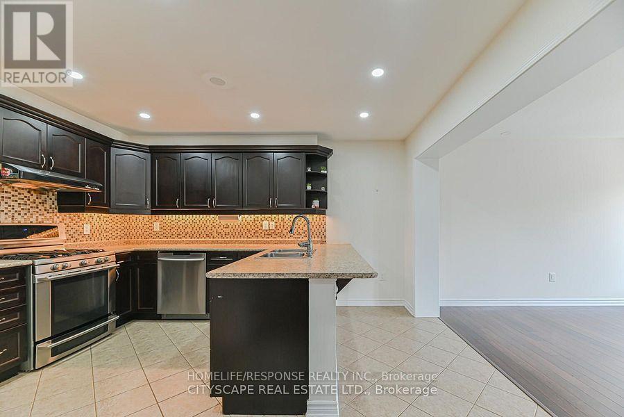 553 Pharo Point, Milton, ON - Indoor Photo Showing Kitchen